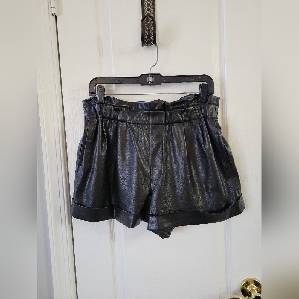 NWOT Alice + Olivia Reagan Vegan Leather Paperbag Shorts Black Size Large